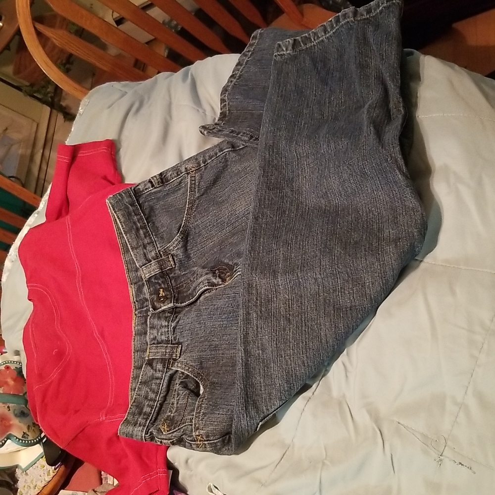 Boy's husky 10 Wrangler Jean's and boy's 10/12 Old Navy t-shirt.  EUC